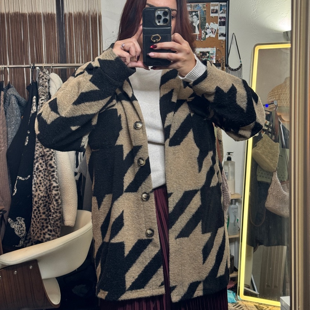 Geometric Oversized Womens Shacket – Size 10 (Fits L/XL): jacket/ coat